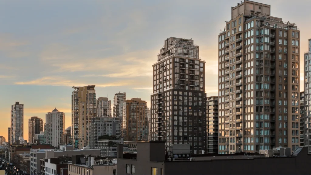 Condos de grande hauteur vs condos de faible hauteur au Canada