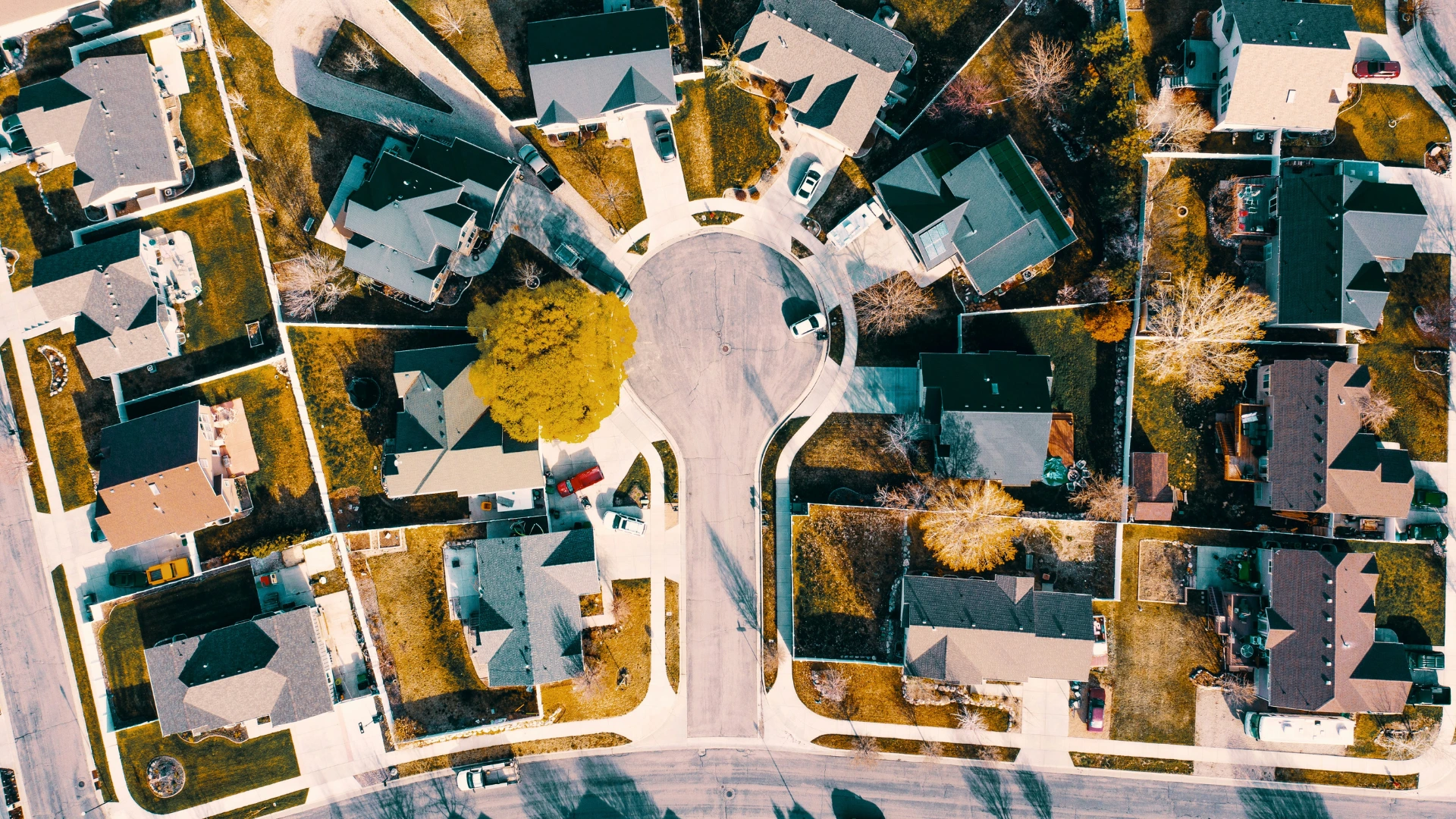 How to Tell What Material the Roof of Your House Is Made Of