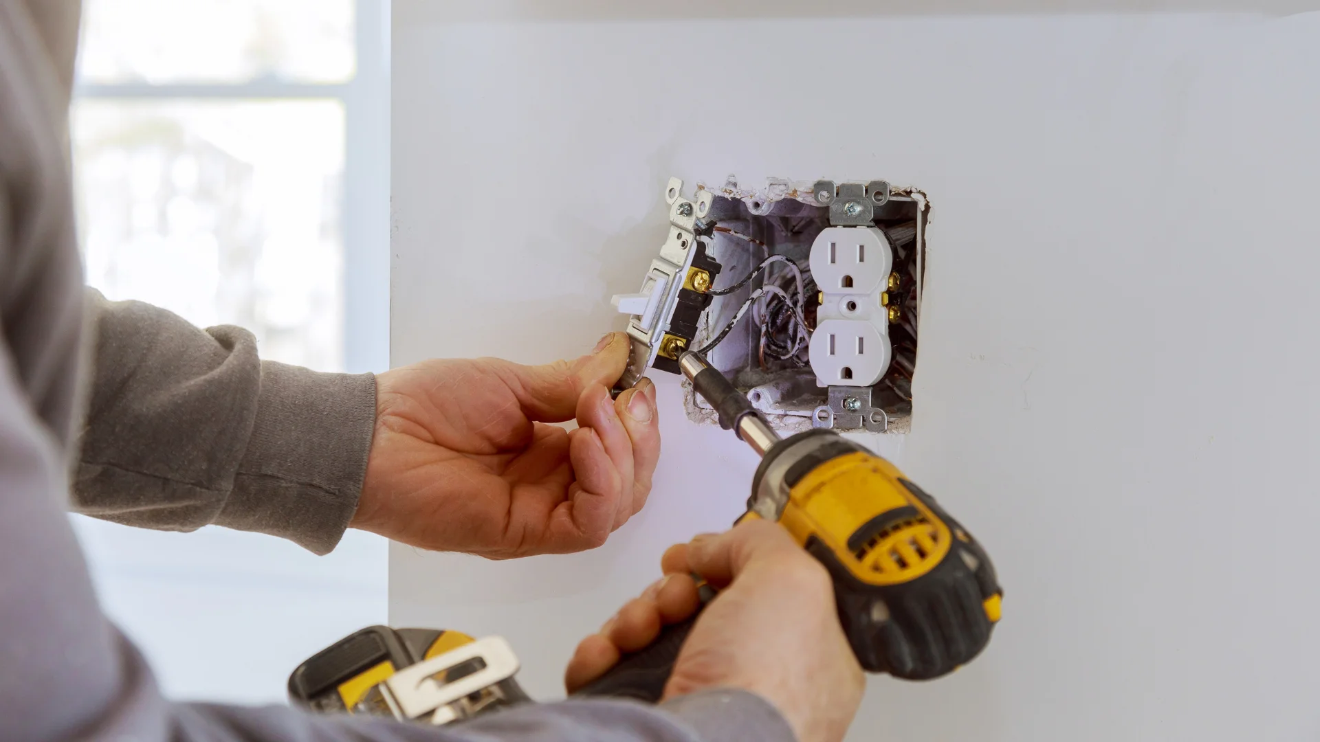 How To Tell What Type of Electrical Wiring Is In Your Home